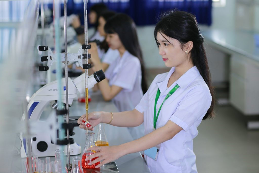 Học-cao-đẳng-dược-có-khó-không