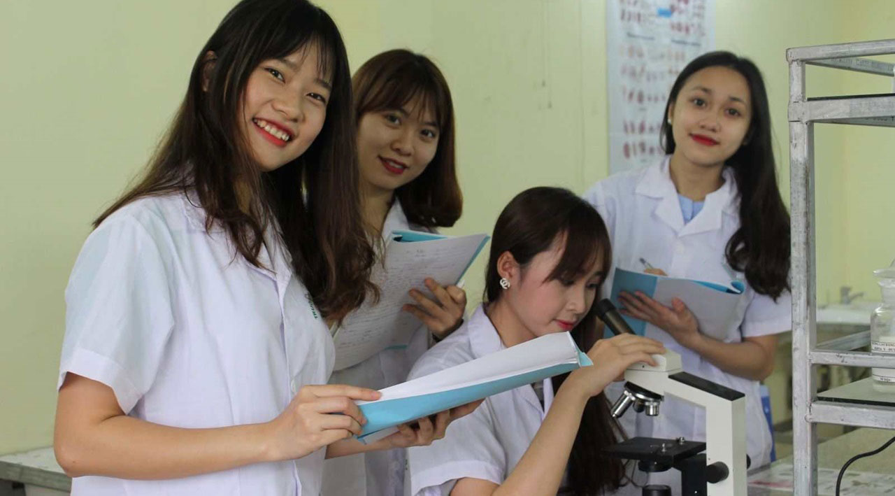 Hoc-cao-dang-duoc-xin-viec-khong