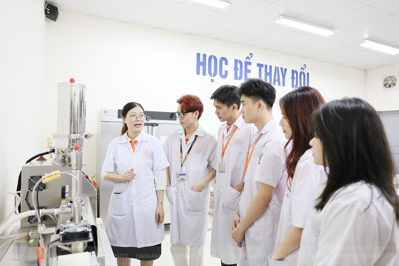 Dược-học-gồm-những-chuyên-ngành-nào