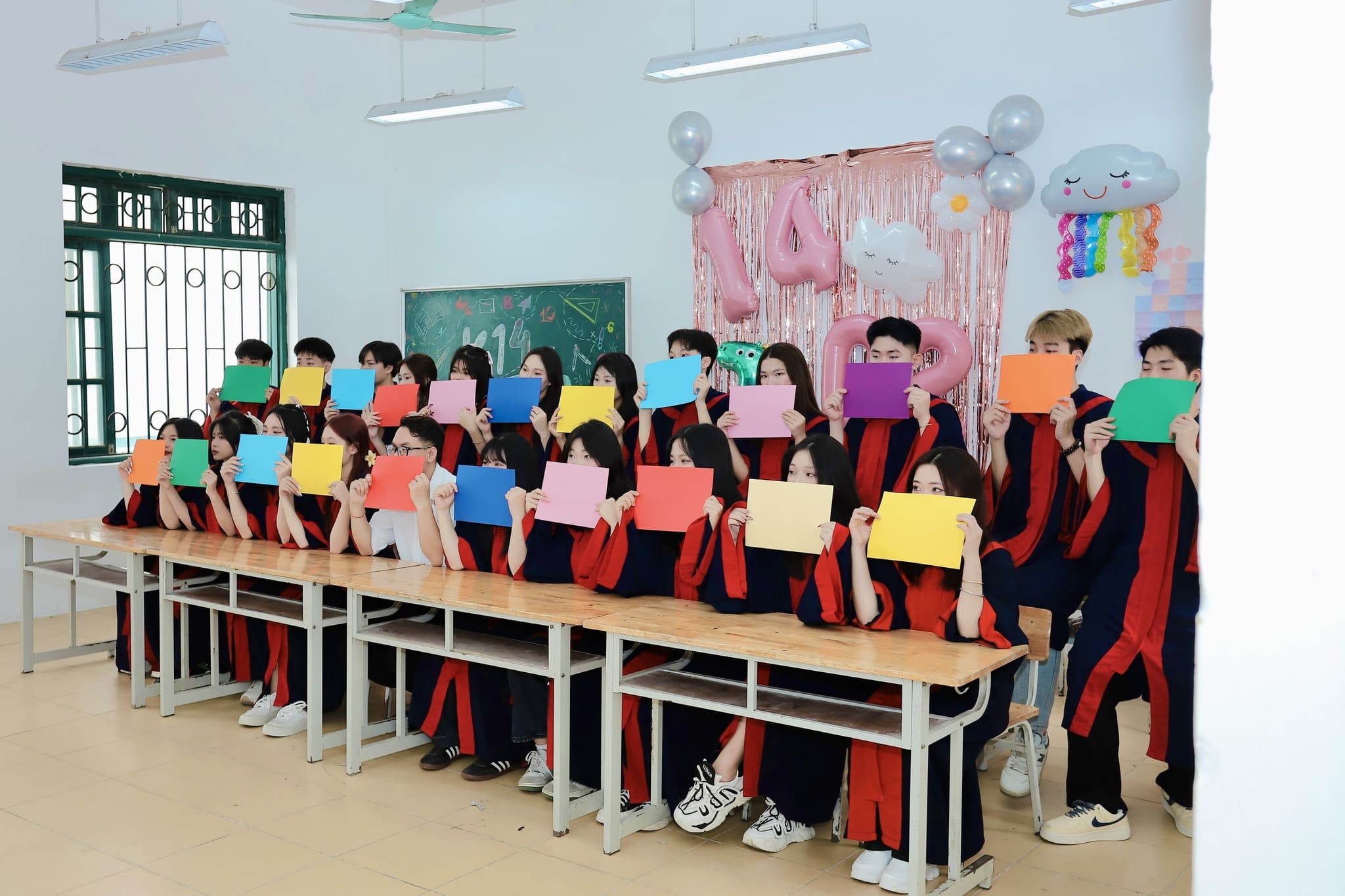 TẬp ThỂ LỚp K17cĐ01 4