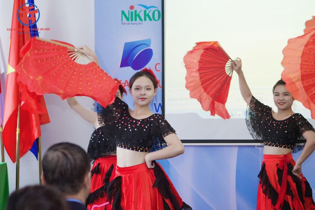 552432345_1375233501268572_2076253732768648863_n