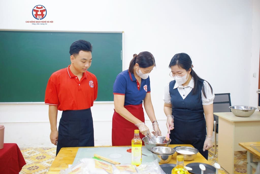 558322432_1385767340215188_6627272880613565132_n