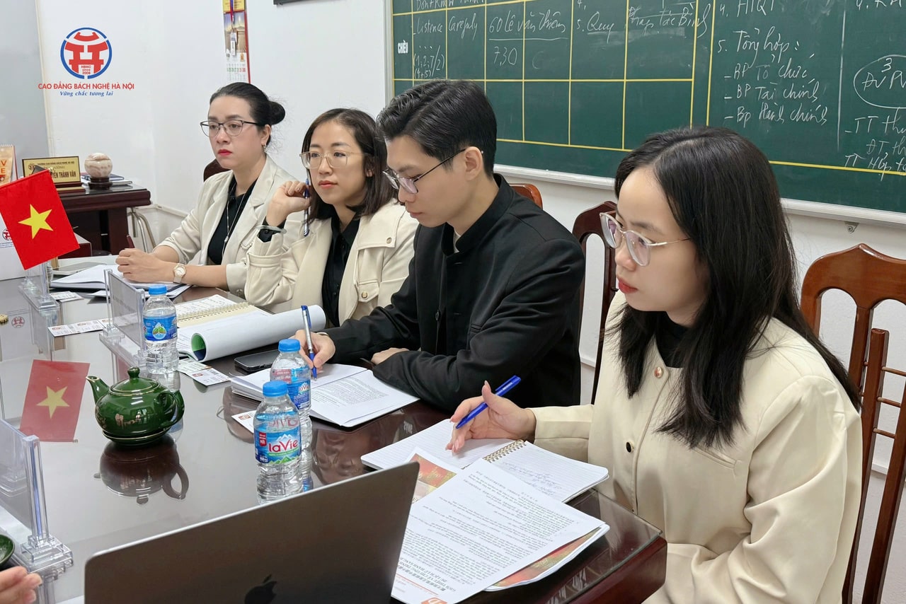 Z7263010378560_02fbc8fcb67ec0f804604fd55e3aac67-min