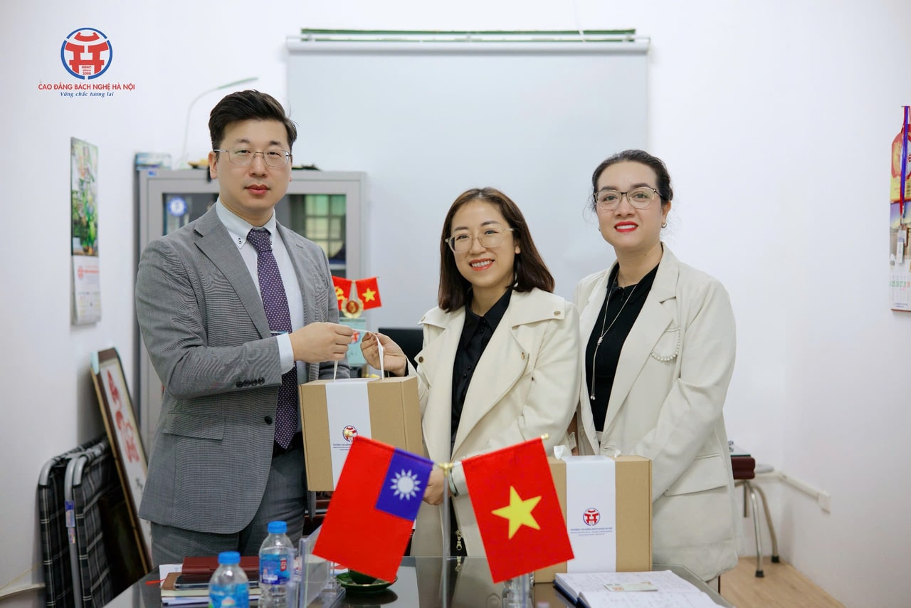 Z7263010398246_98501377fa4606143c49ac87b1894cdb-min