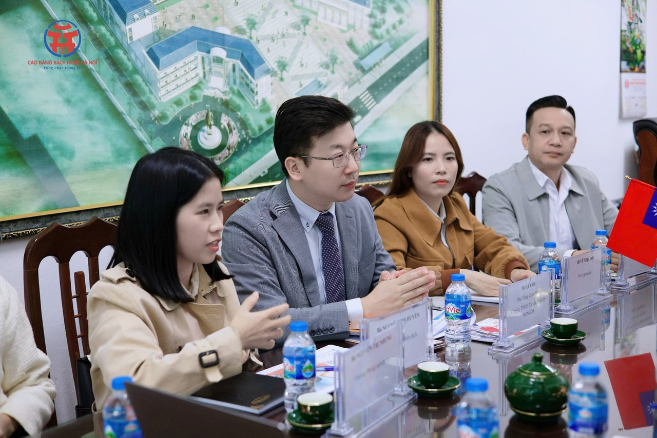 Z7263010419031_b0d6512fc29e1c1609b6894c7e0c8b68-min